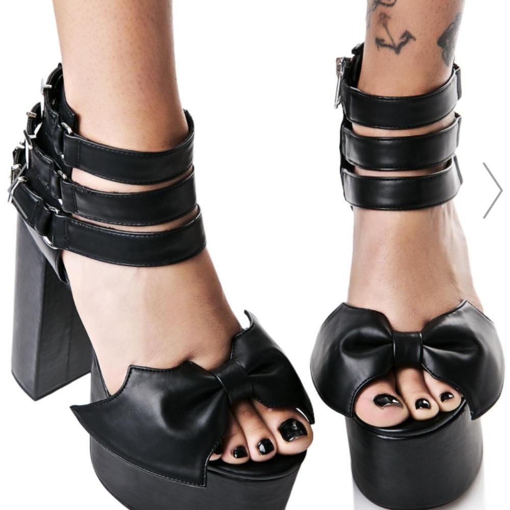 BAT SHIT CRAZY HEELS

ISO